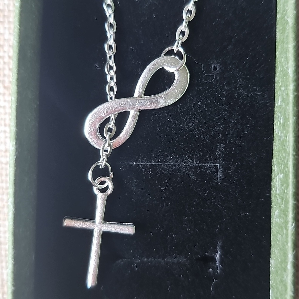 NIB Elegant Silver Tone Infinity Lariat Style Cross Knecklace 16" W/ 2" Extender - Picture 3 of 7